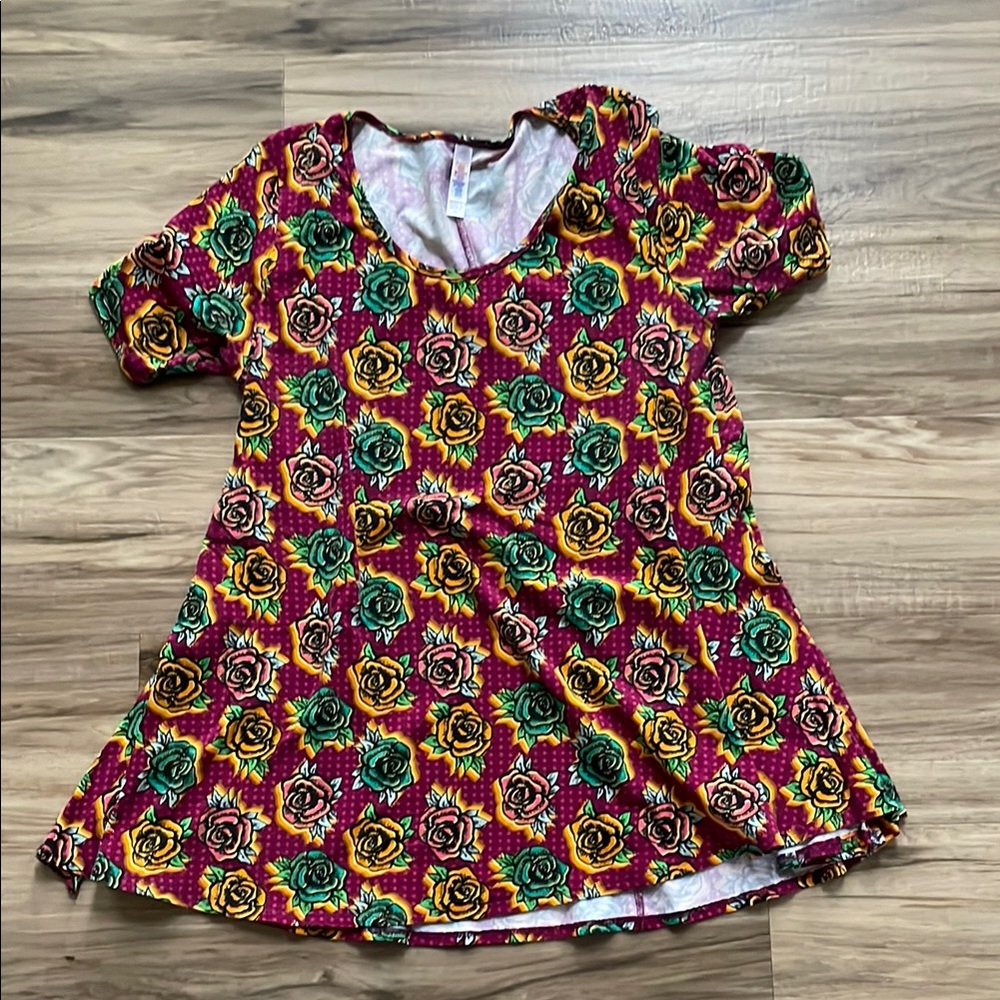 EUC Lularoe Perfect T - size Large